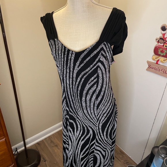 Holiday Dress - Picture 13 of 15